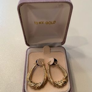 14K gold hoop earring NIB